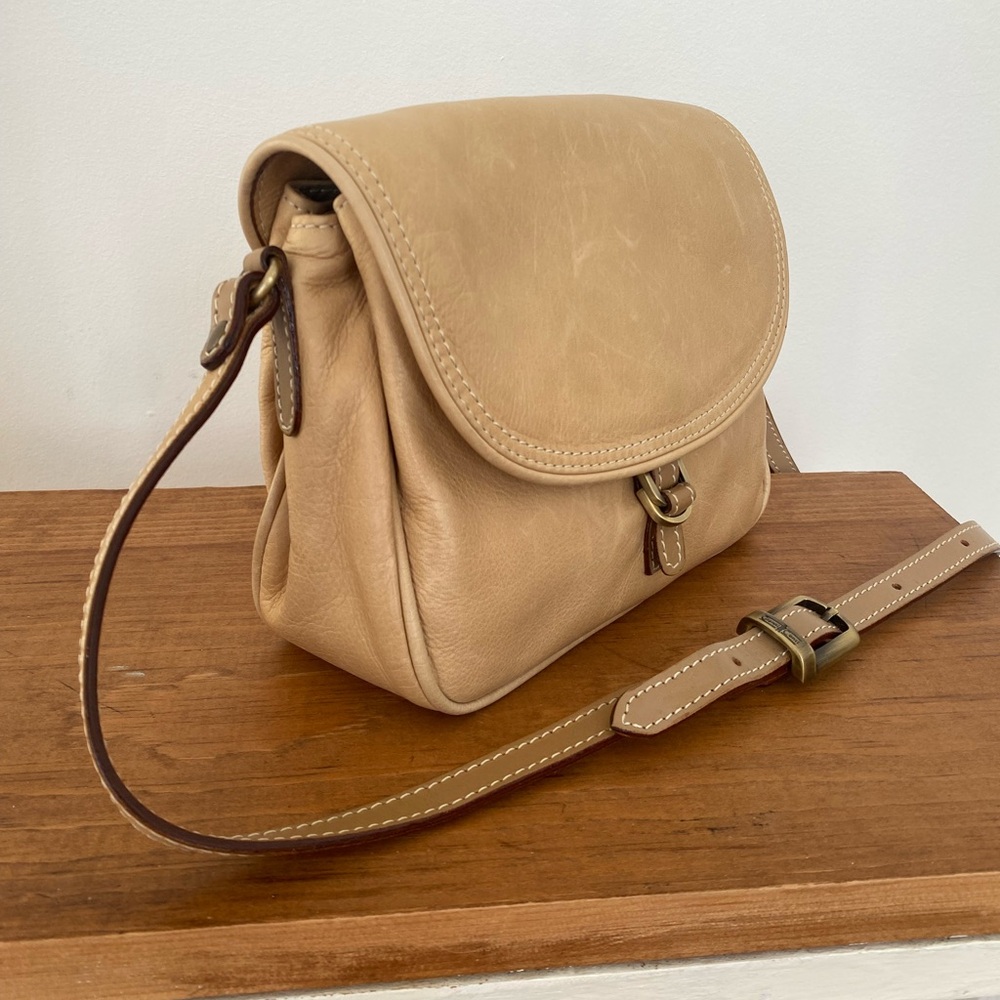 Leather Crossbody Bag in Tan - Unbranded